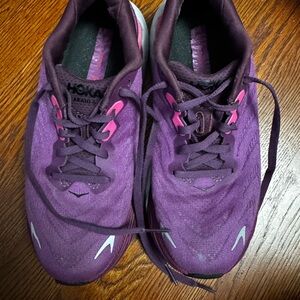Hoka Women's Deep Purple Athletic Shoes size W 6B
